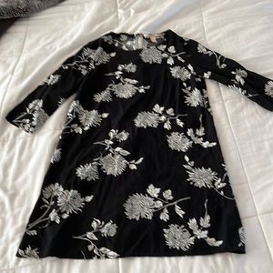 Forever 21 Black and White Floral Midi Dress Size Small